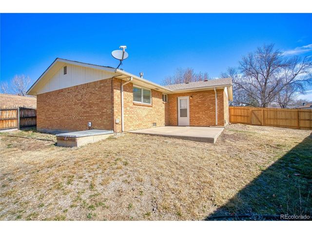 737 Goss Dr, Longmont, CO 80504