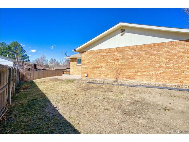 737 Goss Dr, Longmont, CO 80504
