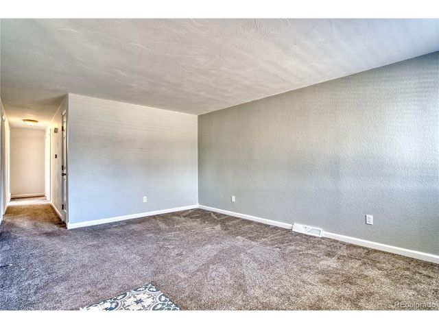 737 Goss Dr, Longmont, CO 80504