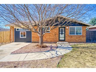 737 Goss Dr, Longmont, CO 80504