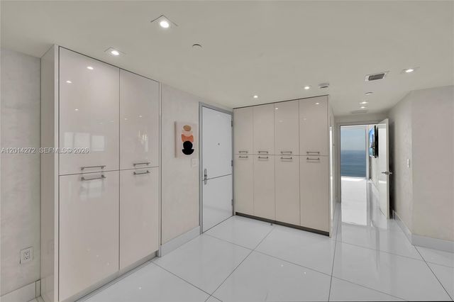 1830 S Ocean Dr PH-5102, Hallandale Beach, FL 33009