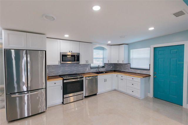300 53RD STREET W, Bradenton, FL 34209