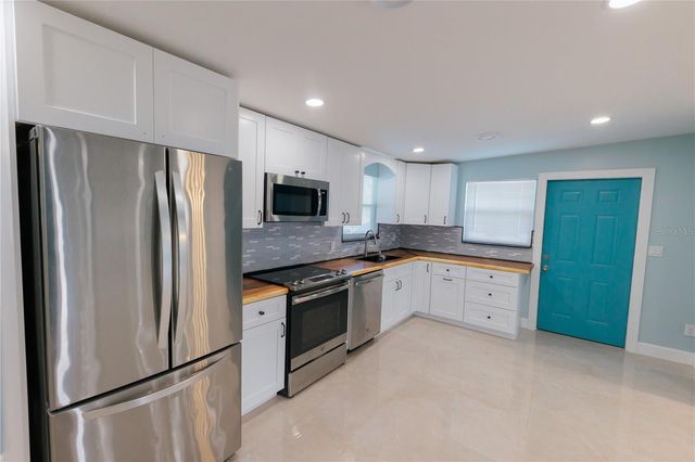 300 53RD STREET W, Bradenton, FL 34209