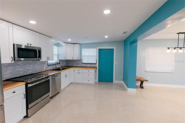 300 53RD STREET W, Bradenton, FL 34209