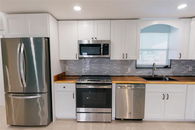 300 53RD STREET W, Bradenton, FL 34209