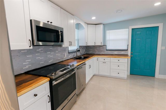 300 53RD STREET W, Bradenton, FL 34209