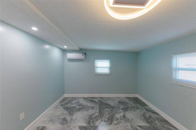 300 53RD STREET W, Bradenton, FL 34209