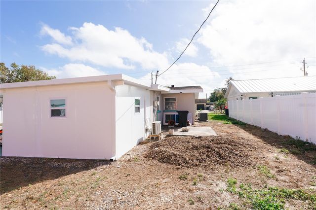 300 53RD STREET W, Bradenton, FL 34209