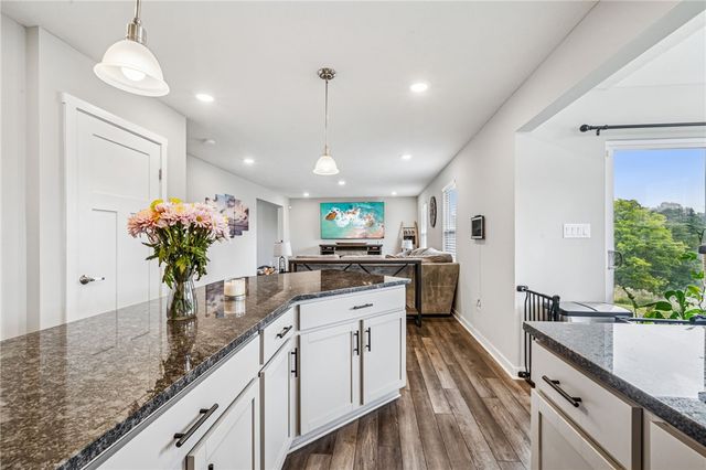 222 Victoria Dr, Plum Boro, PA 15239