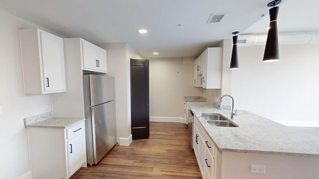 40 DuPage Court 407, Elgin, IL 60120