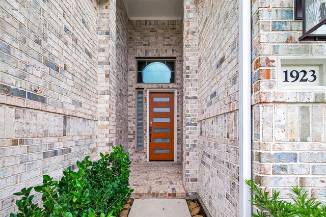 1923 Hickory Grove Lane, Tomball, TX 77375