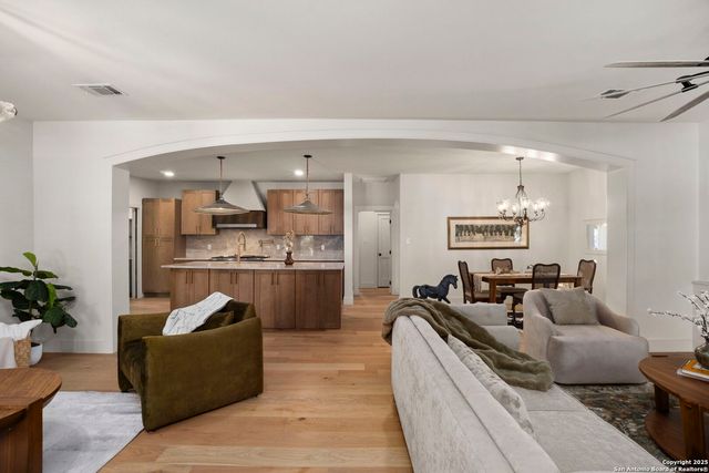 850 Estes, San Antonio, TX 78209