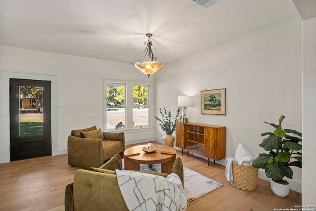 850 Estes, San Antonio, TX 78209