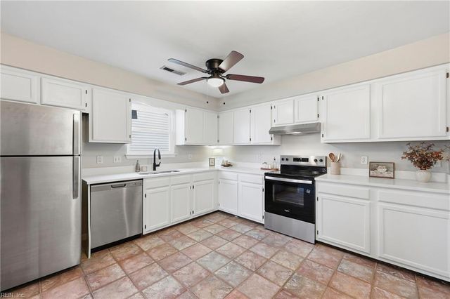 1064 Gershwin CT, Virginia Beach, VA 23454