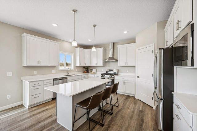 1423 Woods Road NE, Isanti, MN 55040