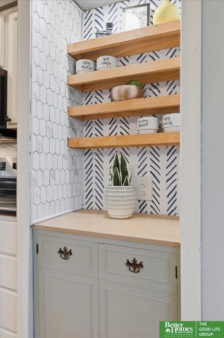 11324 Castelar Circle, Omaha, NE 68144