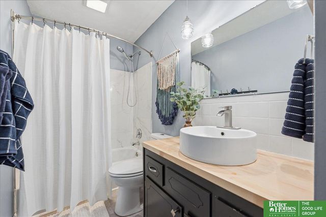 11324 Castelar Circle, Omaha, NE 68144