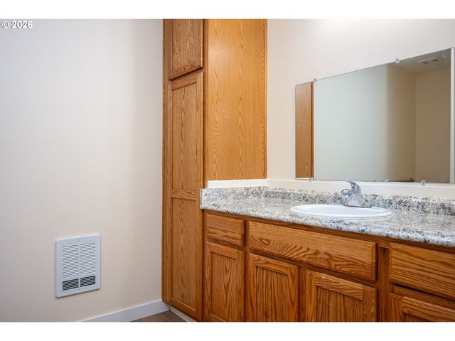 665 Se 197TH Ave, Portland, OR 97233