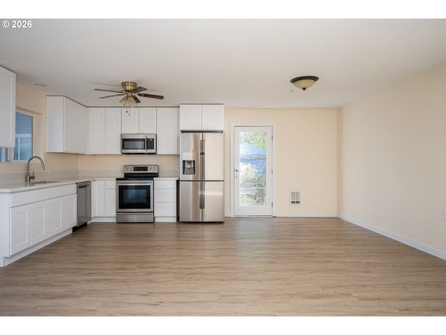 665 Se 197TH Ave, Portland, OR 97233