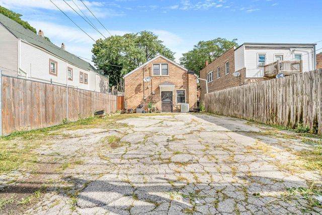 2719 W Pope John Paul II Drive, Chicago, IL 60632