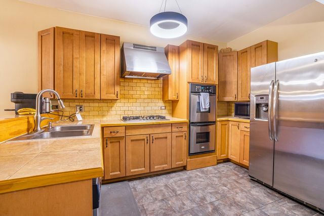 2719 W Pope John Paul II Drive, Chicago, IL 60632