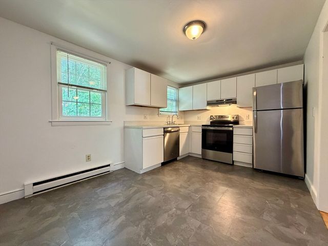 15 Park Avenue 4, Foxboro, MA 02035
