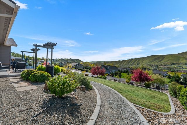 37 Diede Hills Lane, Wenatchee, WA 98801