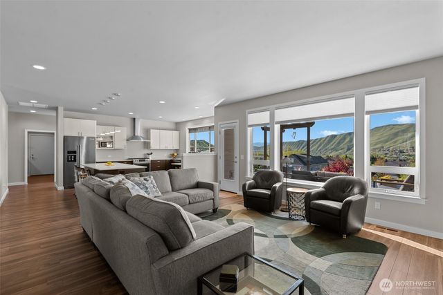 37 Diede Hills Lane, Wenatchee, WA 98801