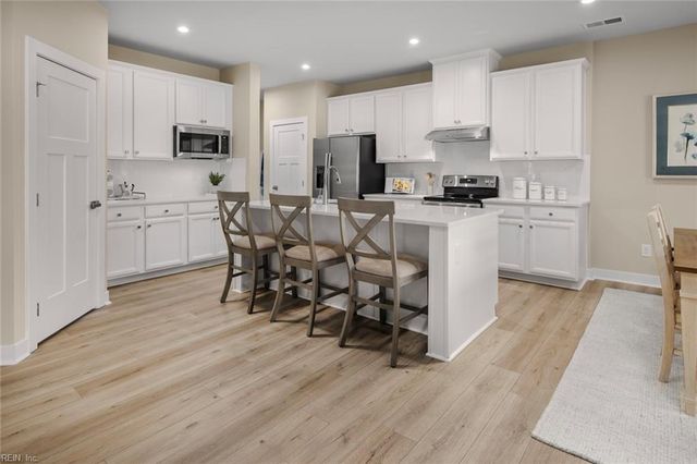 213 Roberta LOOP, Moyock, NC 27958