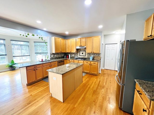 416 PTARMIGAN Place, Lindenhurst, IL 60046