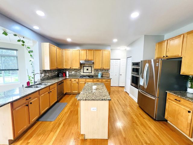 416 PTARMIGAN Place, Lindenhurst, IL 60046