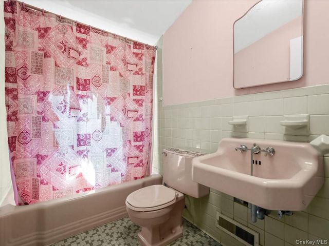 42 Berkshire Road, Yonkers, NY 10710