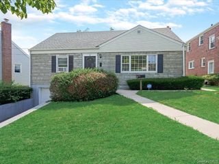 42 Berkshire Road, Yonkers, NY 10710