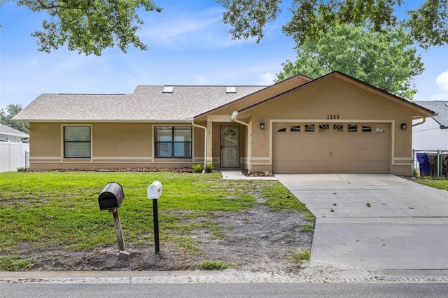 1369 WOOD LAKE CIRCLE, St Cloud, FL 34772