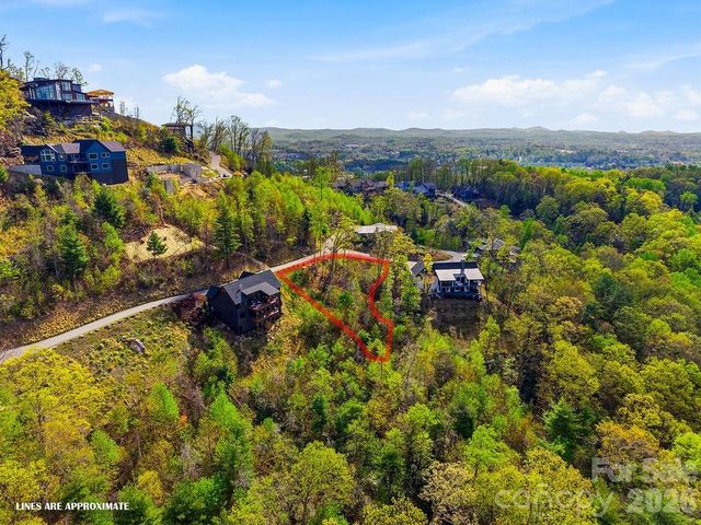 325 Curtain Bluff W9, Hendersonville, NC 28791