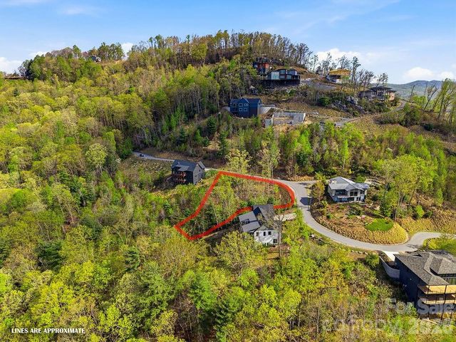 325 Curtain Bluff W9, Hendersonville, NC 28791
