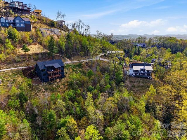 325 Curtain Bluff W9, Hendersonville, NC 28791