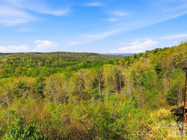 325 Curtain Bluff W9, Hendersonville, NC 28791