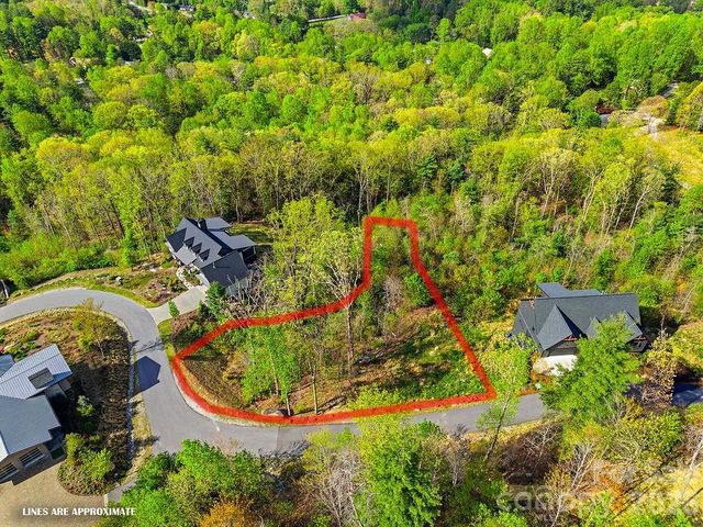 325 Curtain Bluff W9, Hendersonville, NC 28791