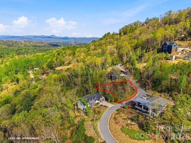 325 Curtain Bluff W9, Hendersonville, NC 28791