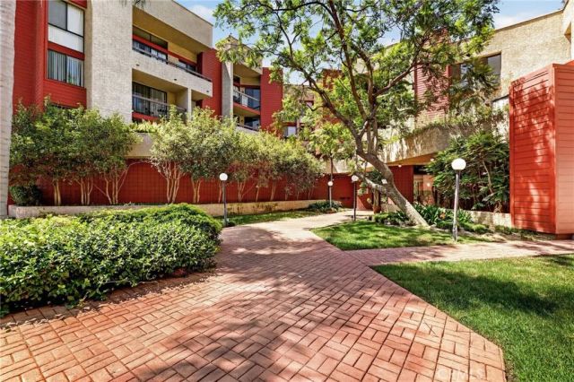 3961 Via Marisol 301, Los Angeles, CA 90042