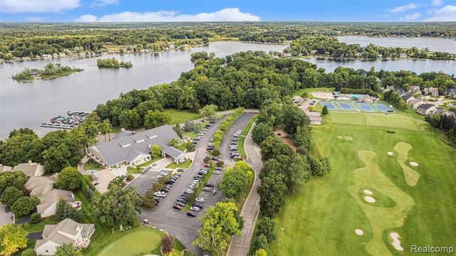 4179 Saint Andrews Street, Howell, MI 48843