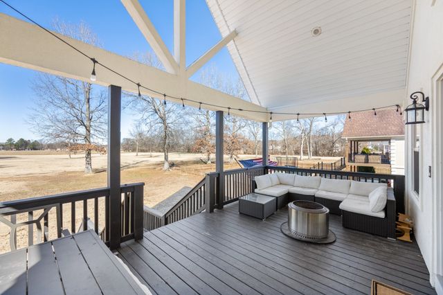 222 Fairway Villa Ln, Decaturville, TN 38329