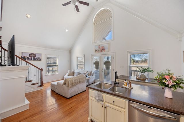 222 Fairway Villa Ln, Decaturville, TN 38329