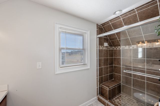 222 Fairway Villa Ln, Decaturville, TN 38329