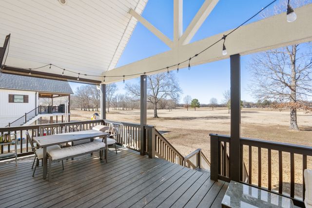 222 Fairway Villa Ln, Decaturville, TN 38329