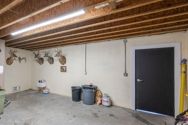 222 Fairway Villa Ln, Decaturville, TN 38329
