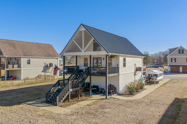 222 Fairway Villa Ln, Decaturville, TN 38329