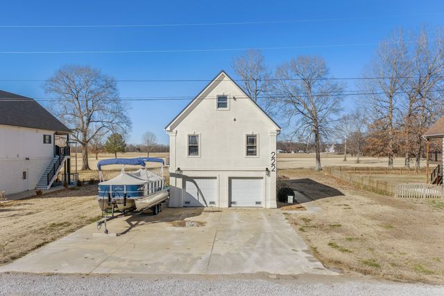 222 Fairway Villa Ln, Decaturville, TN 38329