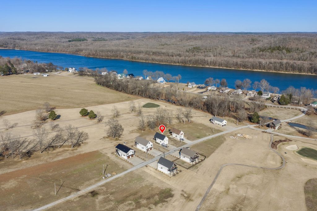 222 Fairway Villa Ln, Decaturville, TN 38329